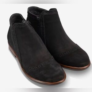 Naot Nefasi Black Leather Booties 👢 Quiet Luxury, Minimalist Chic, Travel Ready